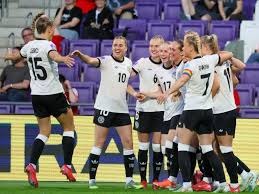 詹姆斯带队10次打进总决赛，到底算不算壮举？在西部6年只进过1次