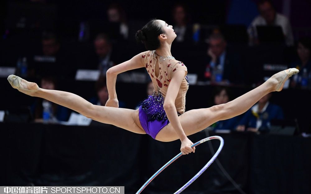 登国际舞台，泰州队“苏超”冠军奖杯亮相中国国际进口博览会